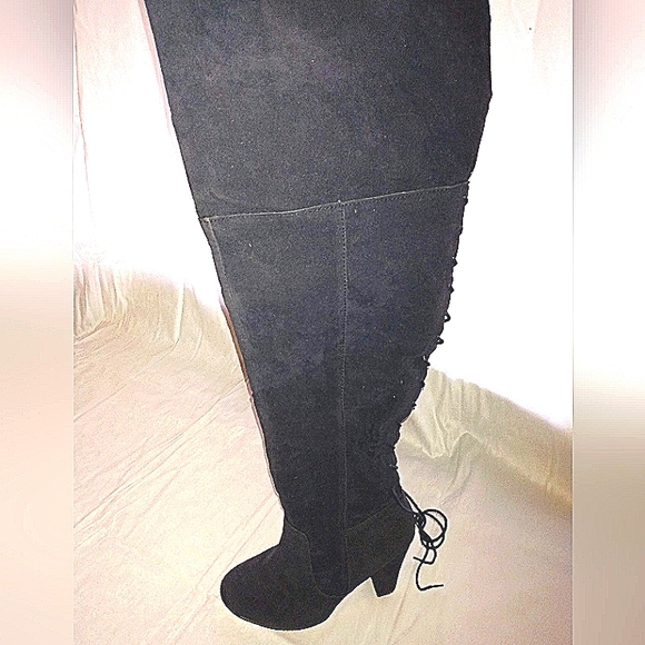 Shoe Dazzle Thigh high heeled boots - Picture 2 of 6